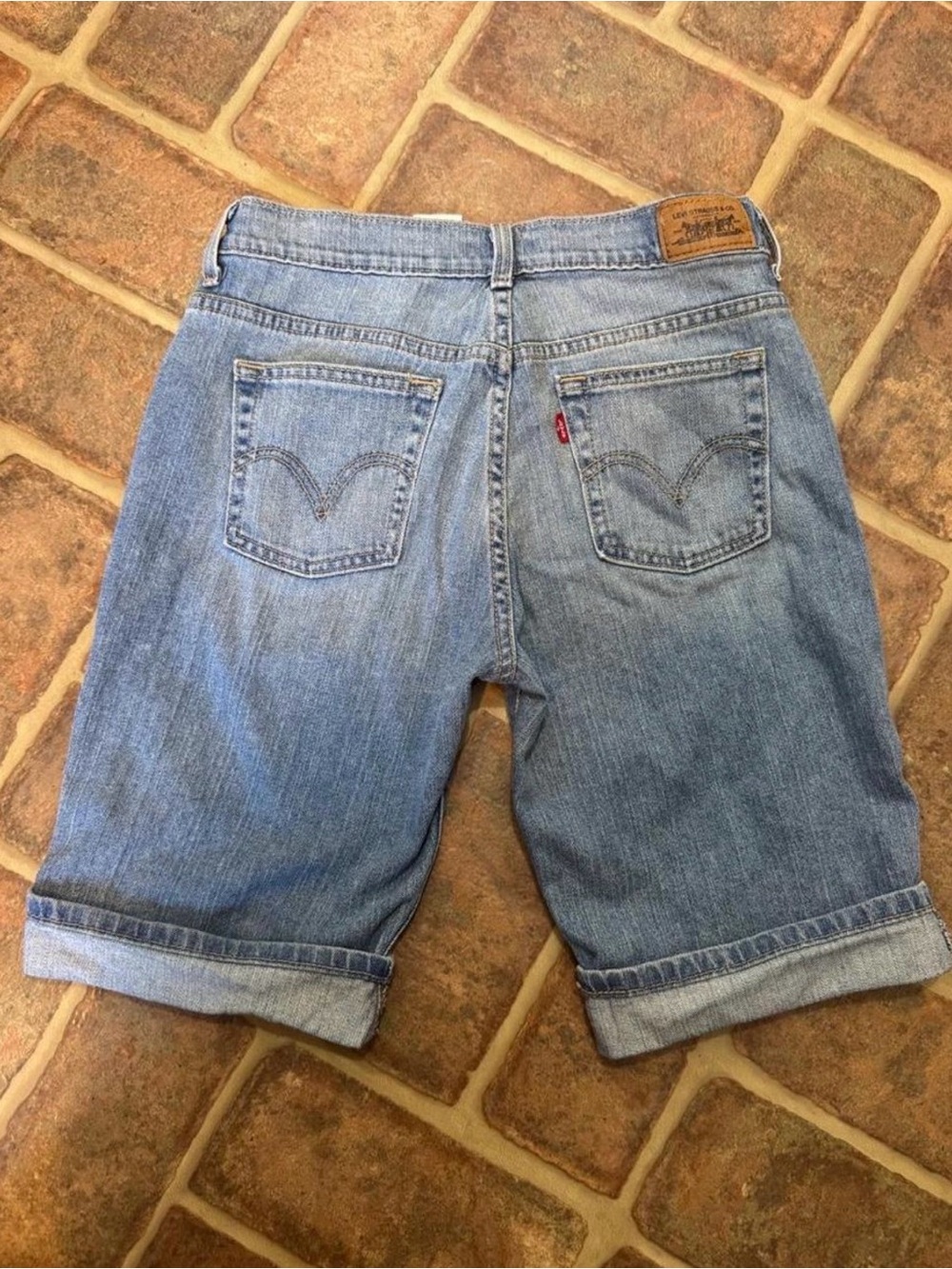 Levi's Women's Light Wash Rolled Hem Denim Shorts vintage y2k 515